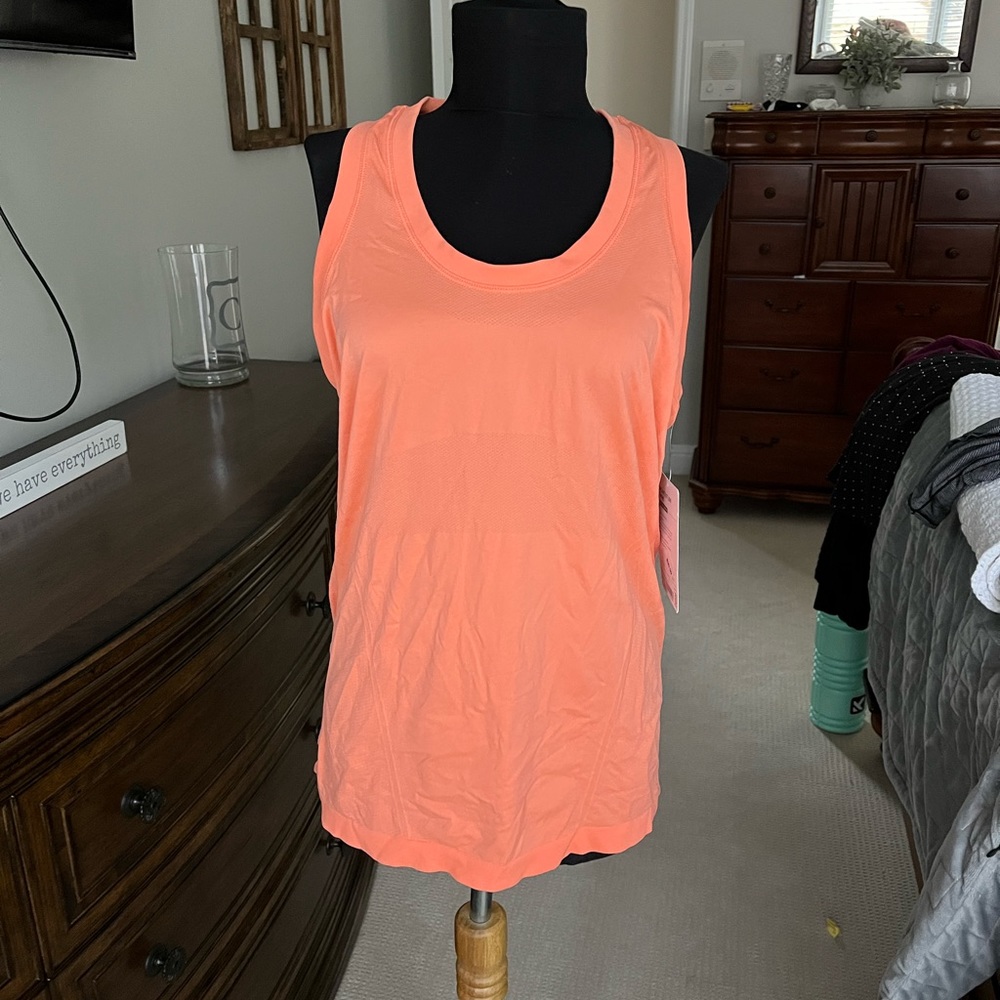 Athleta NWT Momentum Tank